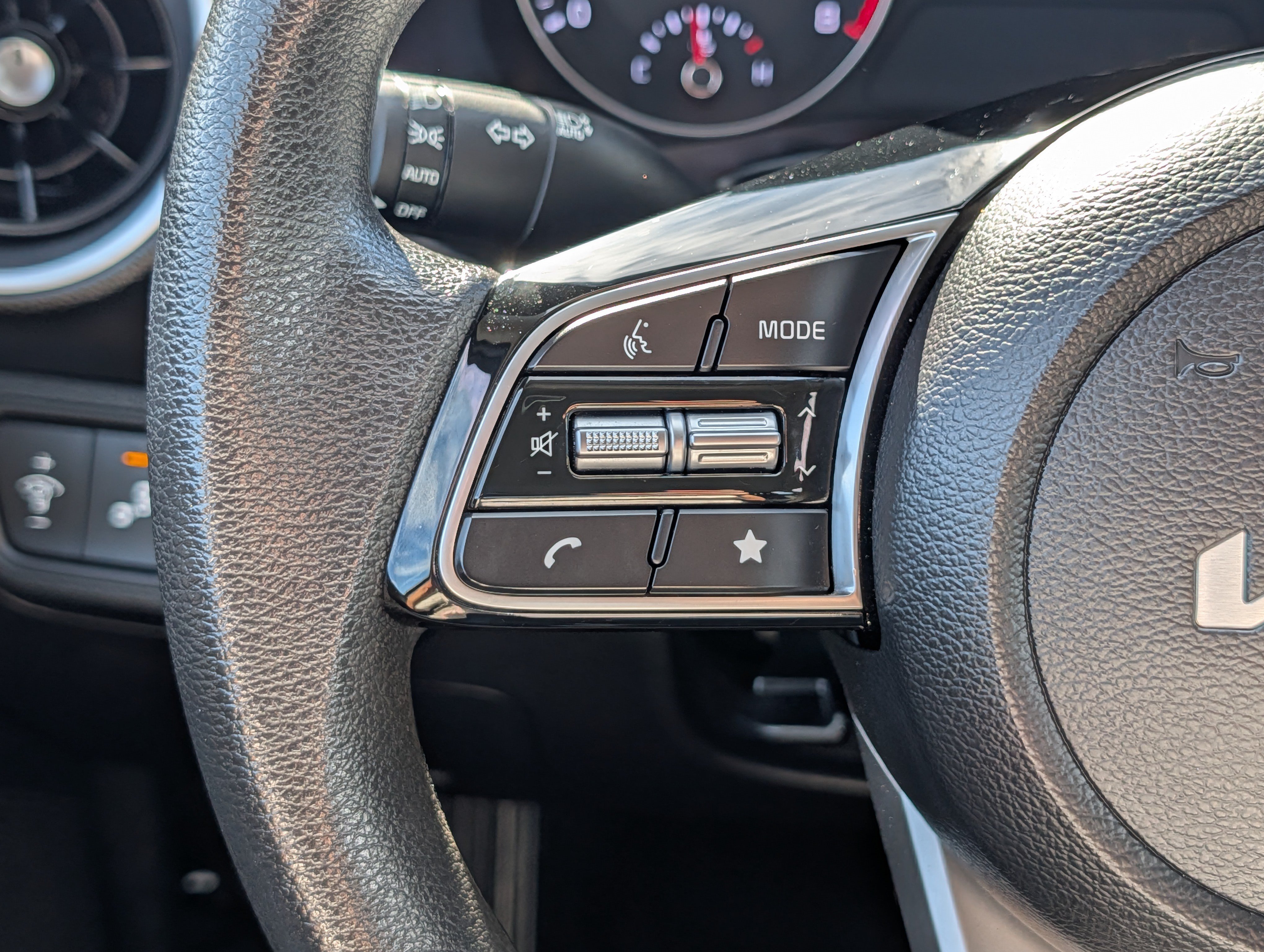 Certified 2024 Kia Forte LXS w/ LXS Technology Package FWD image 30
