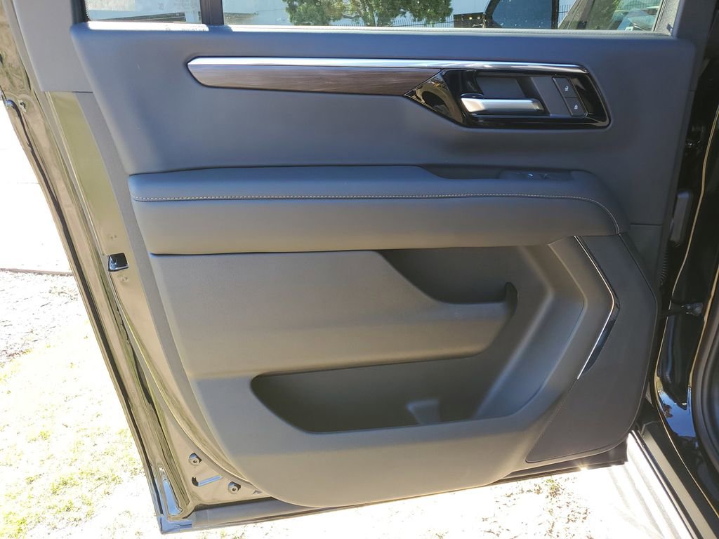 New 2026 Chevrolet Suburban LS image 15