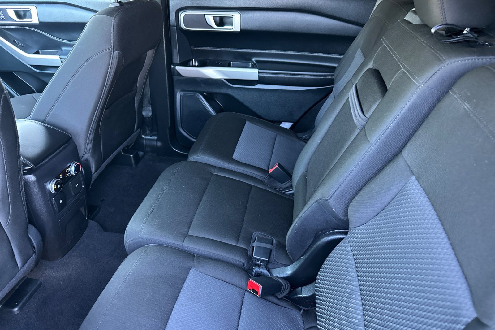 Used 2024 Ford Explorer XLT image 12