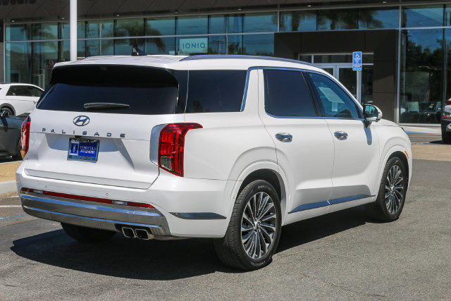 Certified 2023 Hyundai Palisade Calligraphy FWD image 10