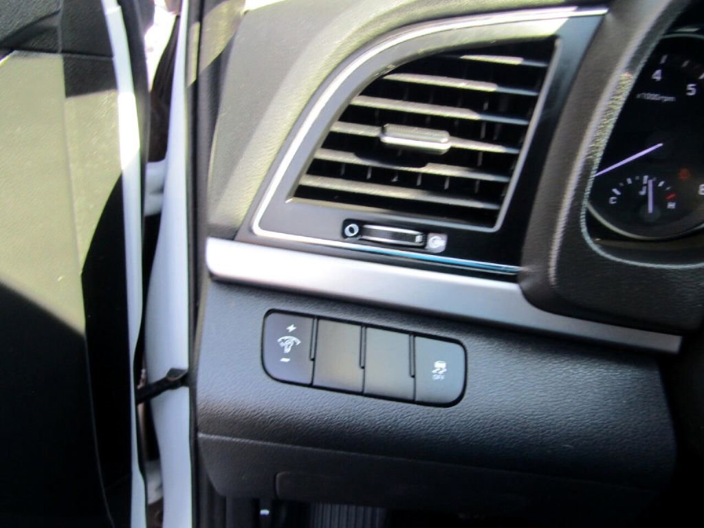 Used 2018 Hyundai Elantra SE image 22