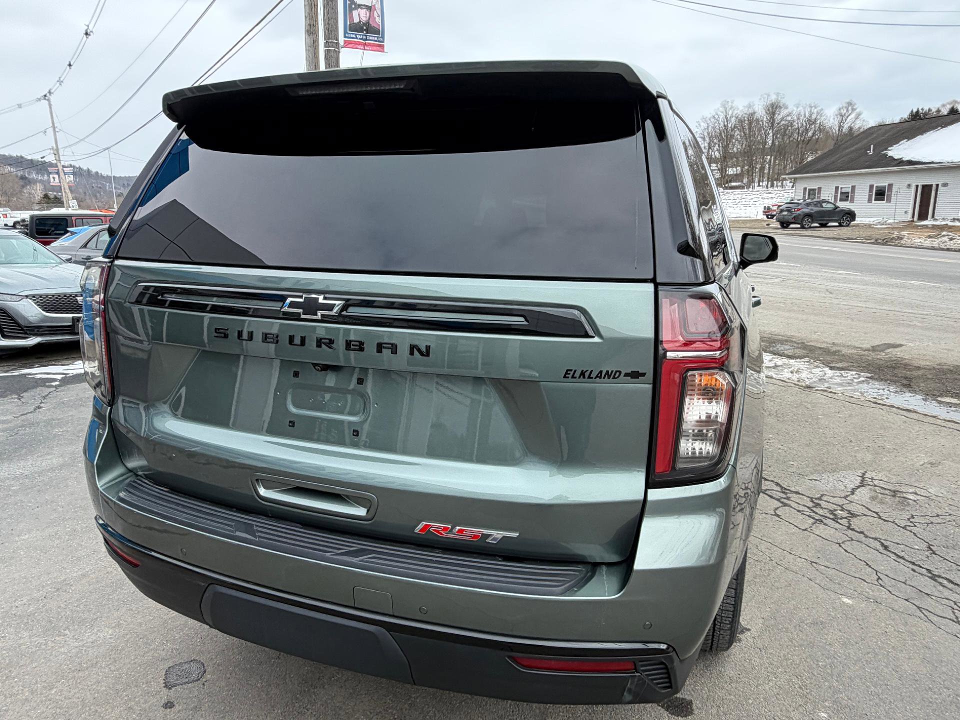 Used 2024 Chevrolet Suburban RST w/ Luxury Package image 7