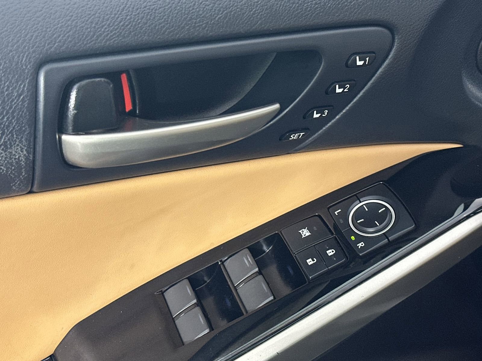 Used 2018 Lexus IS 300 AWD w/ Comfort Package image 13