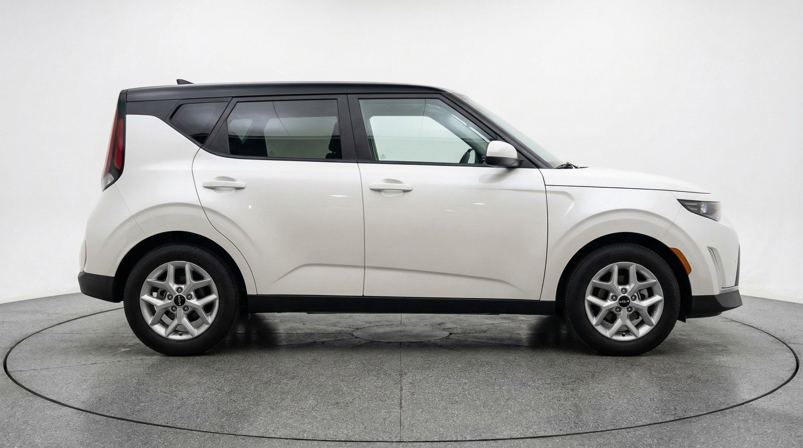 Used 2025 Kia Soul LX w/ LX Technology Package image 11
