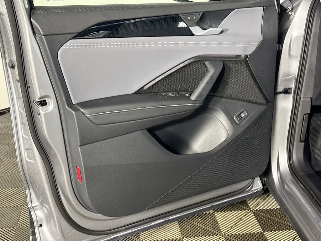 New 2025 Volkswagen Tiguan SE image 10