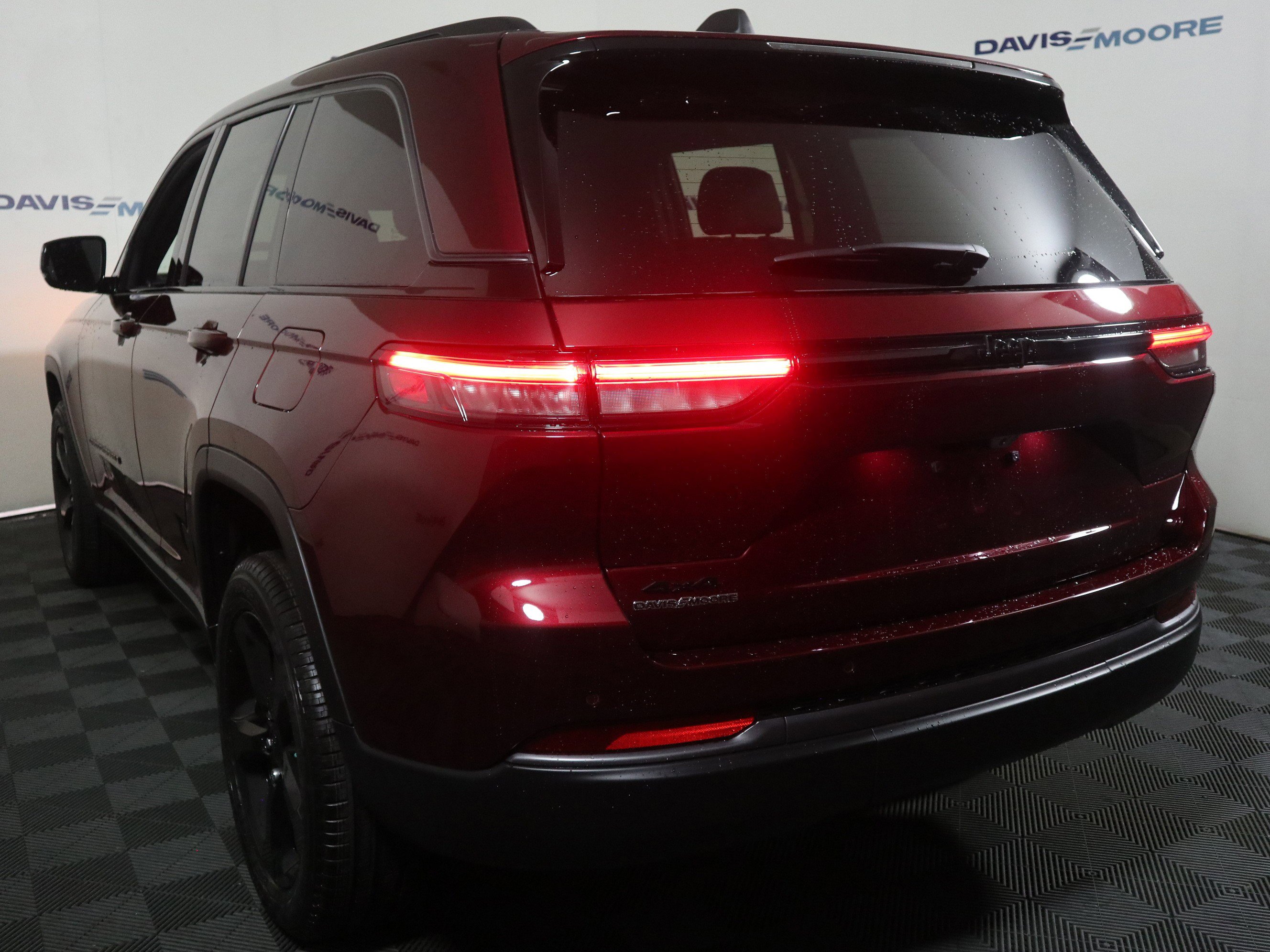 New 2026 Jeep Grand Cherokee Limited w/ Limited Altitude Package AWD/4WD image 9