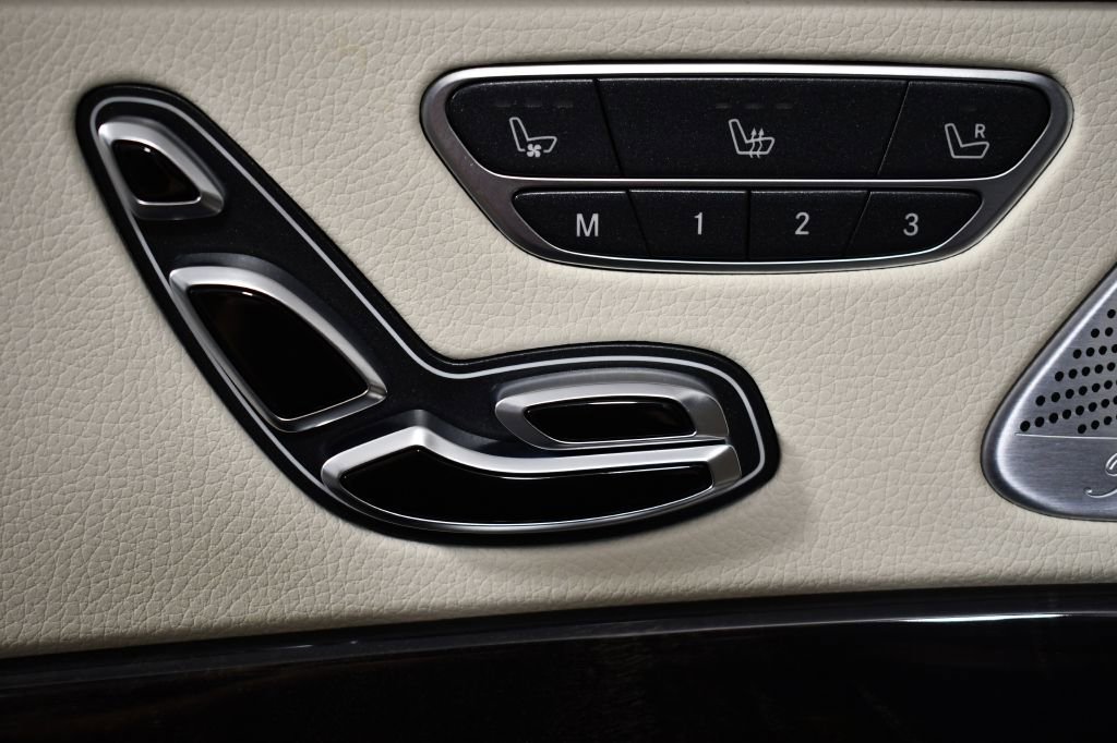 Used 2018 Mercedes-Benz S 560 Sedan image 30