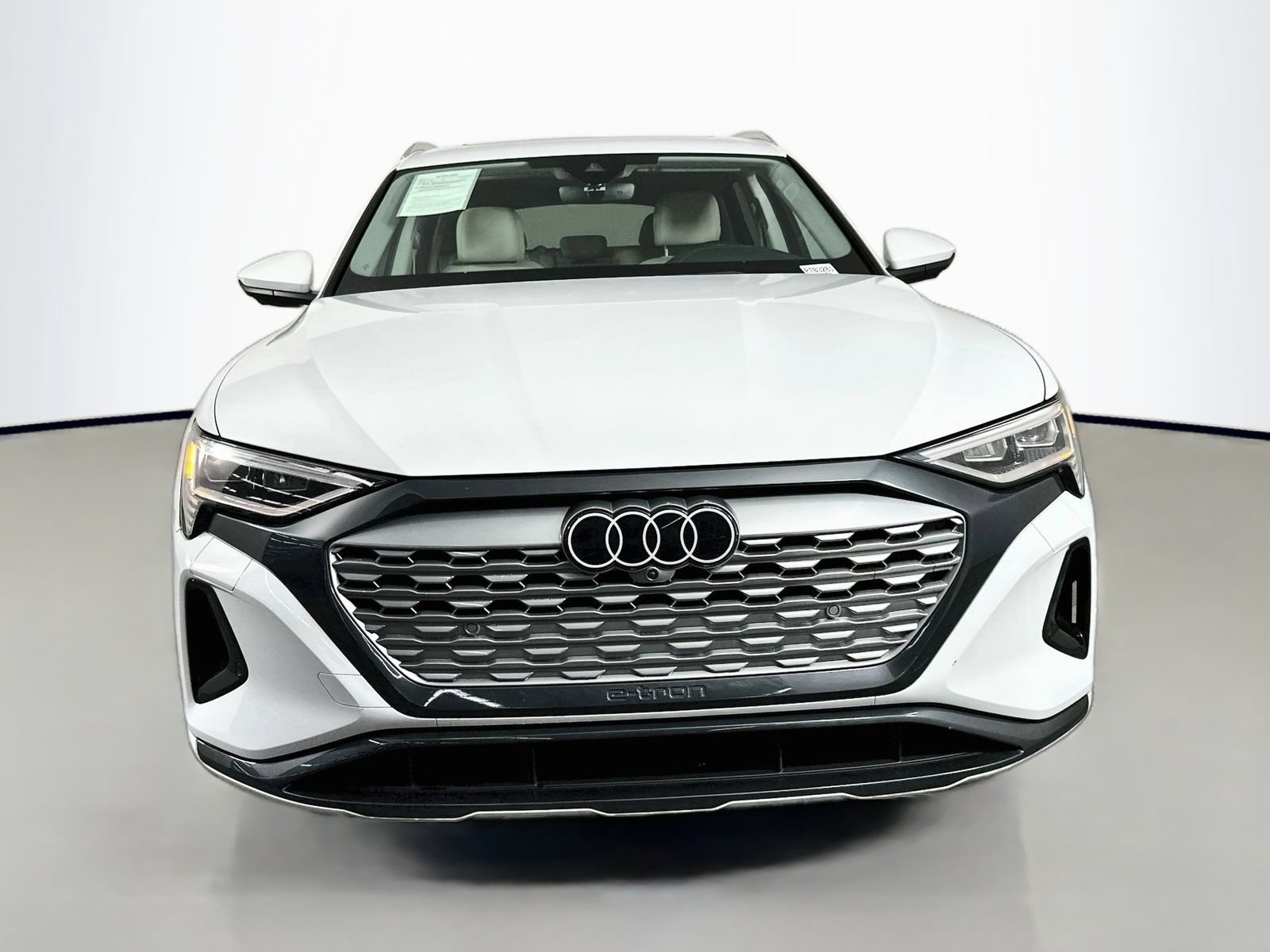 Used 2024 Audi Q8 e-tron Premium Plus AWD/4WD image 2