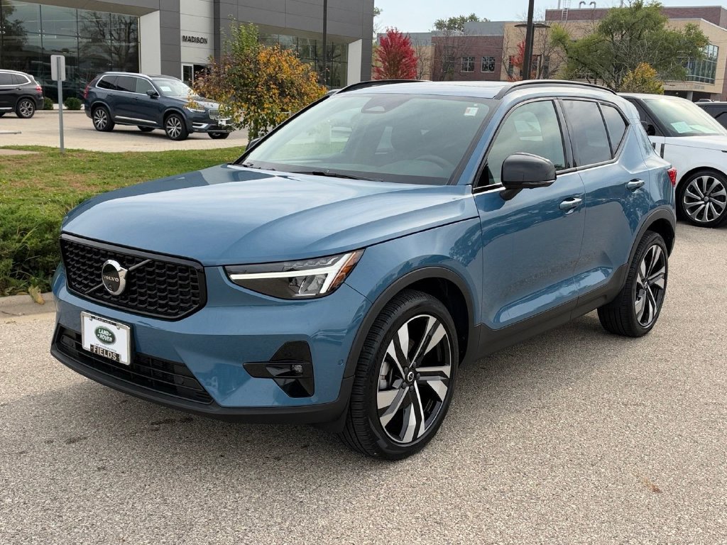 Certified 2024 Volvo XC40 B5 Plus w/ Protection Package Premier AWD/4WD image 1