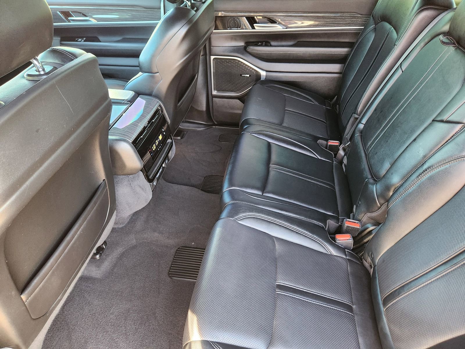 Used 2022 Jeep Wagoneer Series II image 39