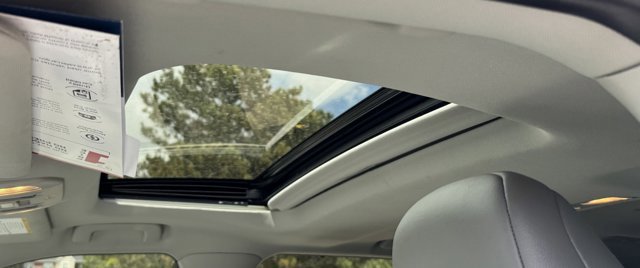 Used 2022 Toyota Highlander XLE AWD/4WD image 11