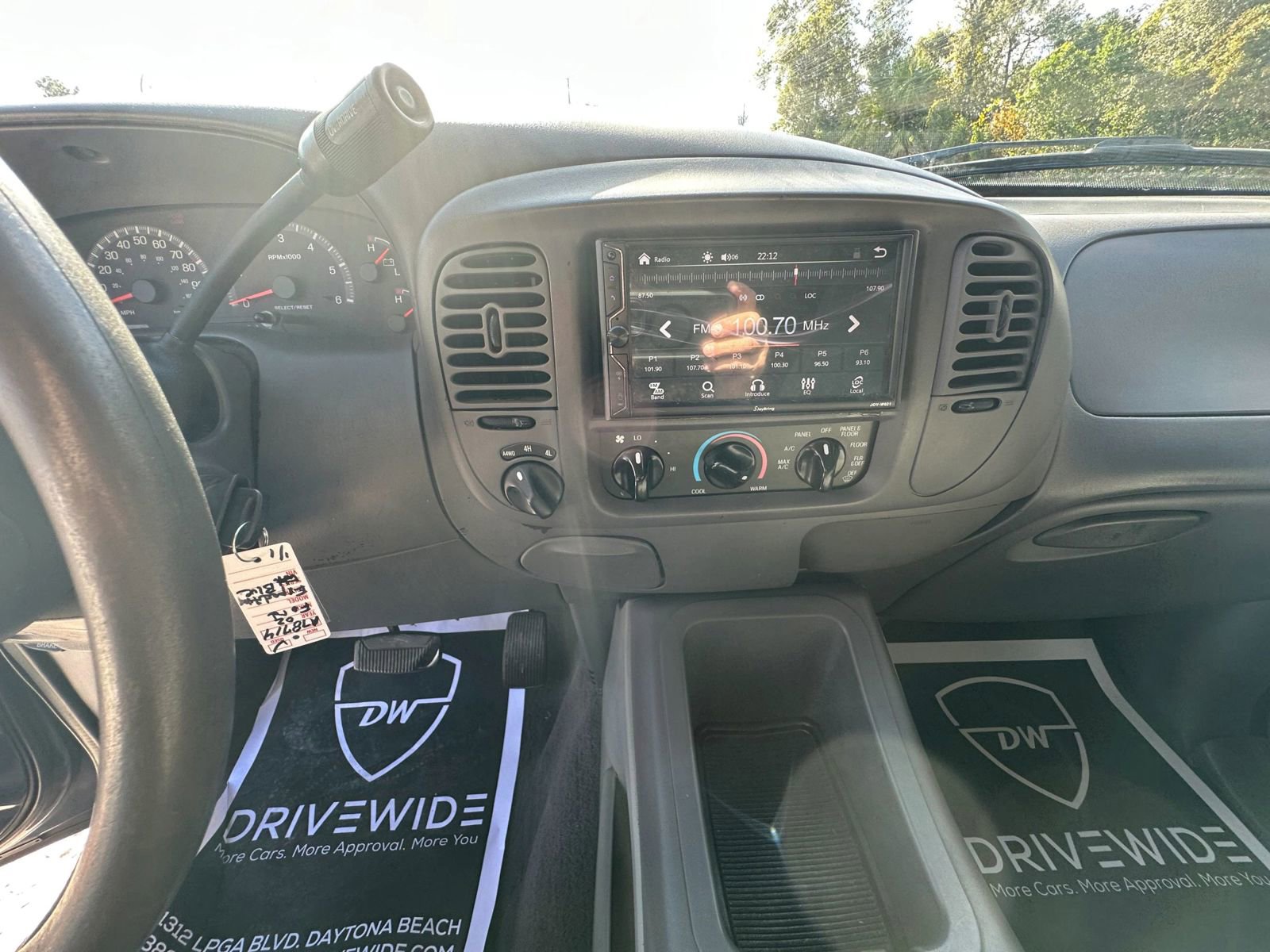 Used 2002 Ford Expedition XLT image 12