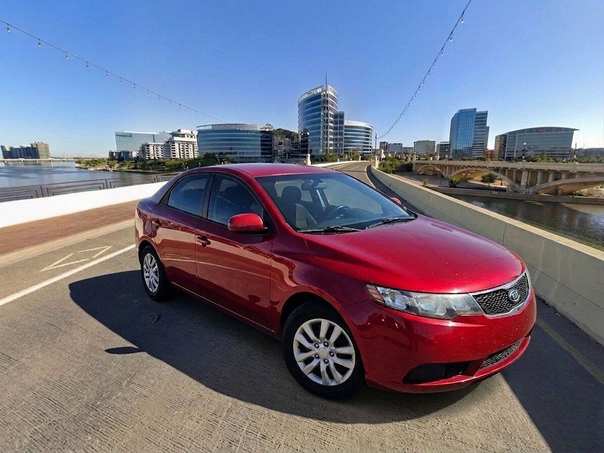 Used 2011 Kia Forte EX FWD image 2