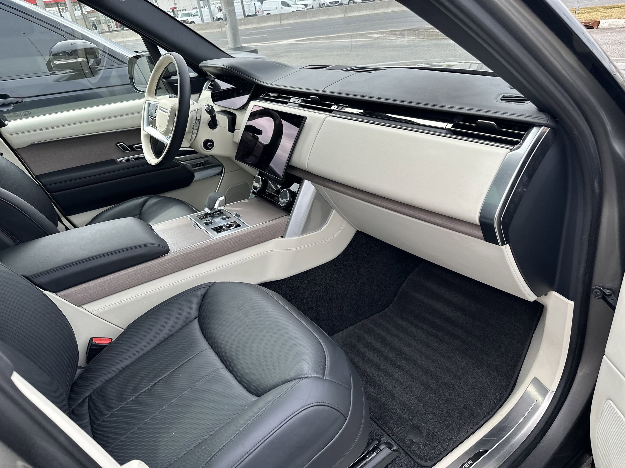 Used 2023 Land Rover Range Rover SE image 11