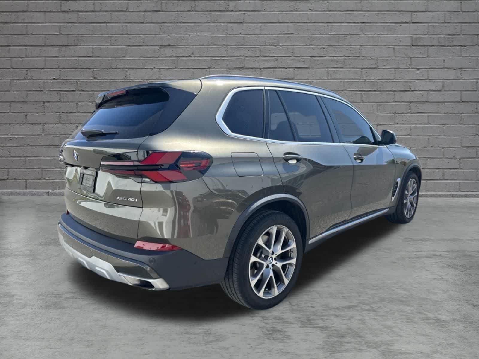 Used 2025 BMW X5 xDrive40i AWD/4WD image 4