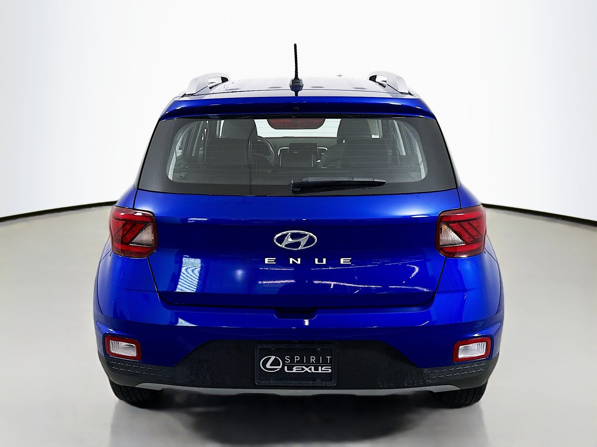 Used 2023 Hyundai Venue Limited image 6
