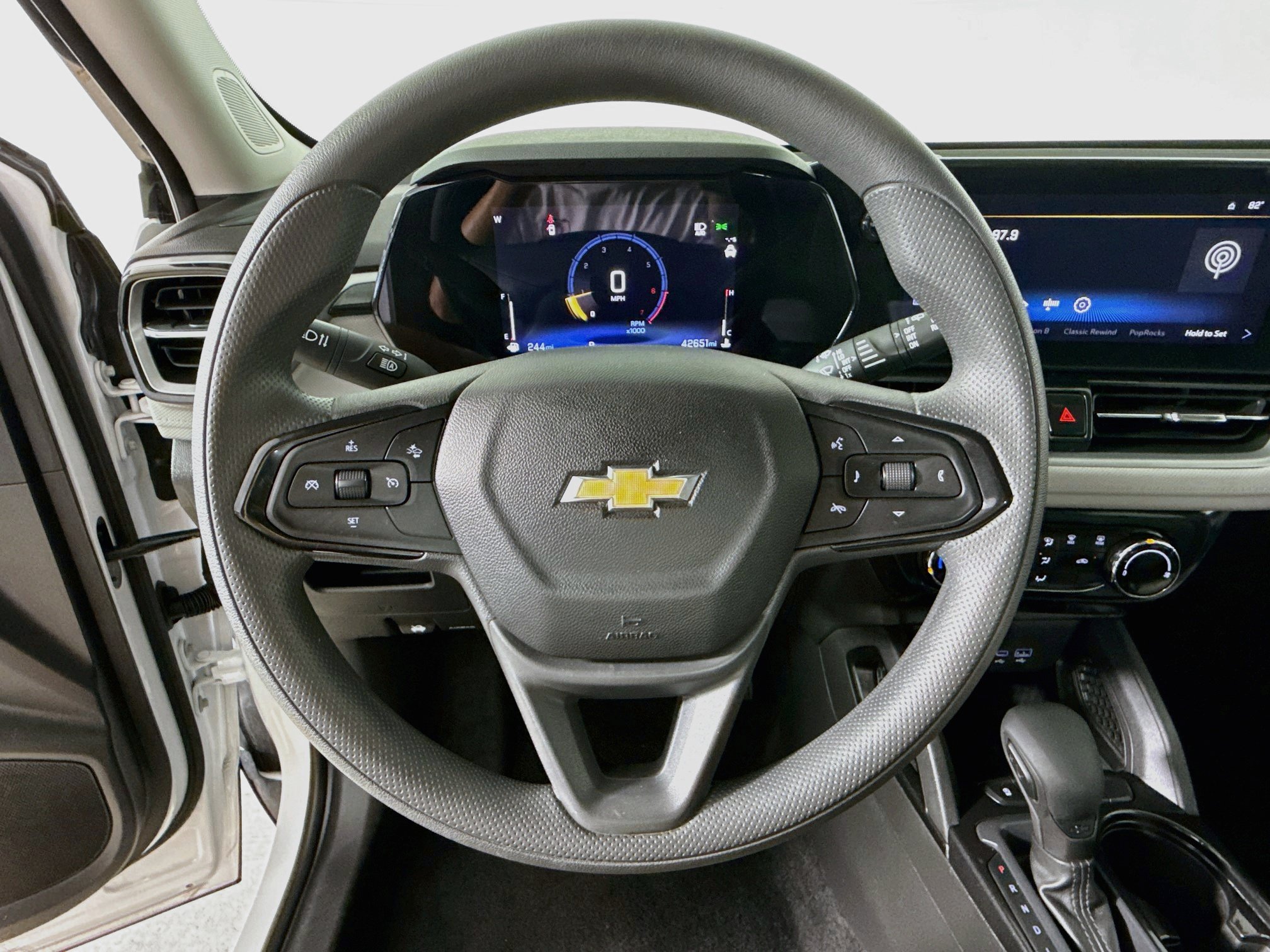 Used 2025 Chevrolet TrailBlazer LT FWD image 11