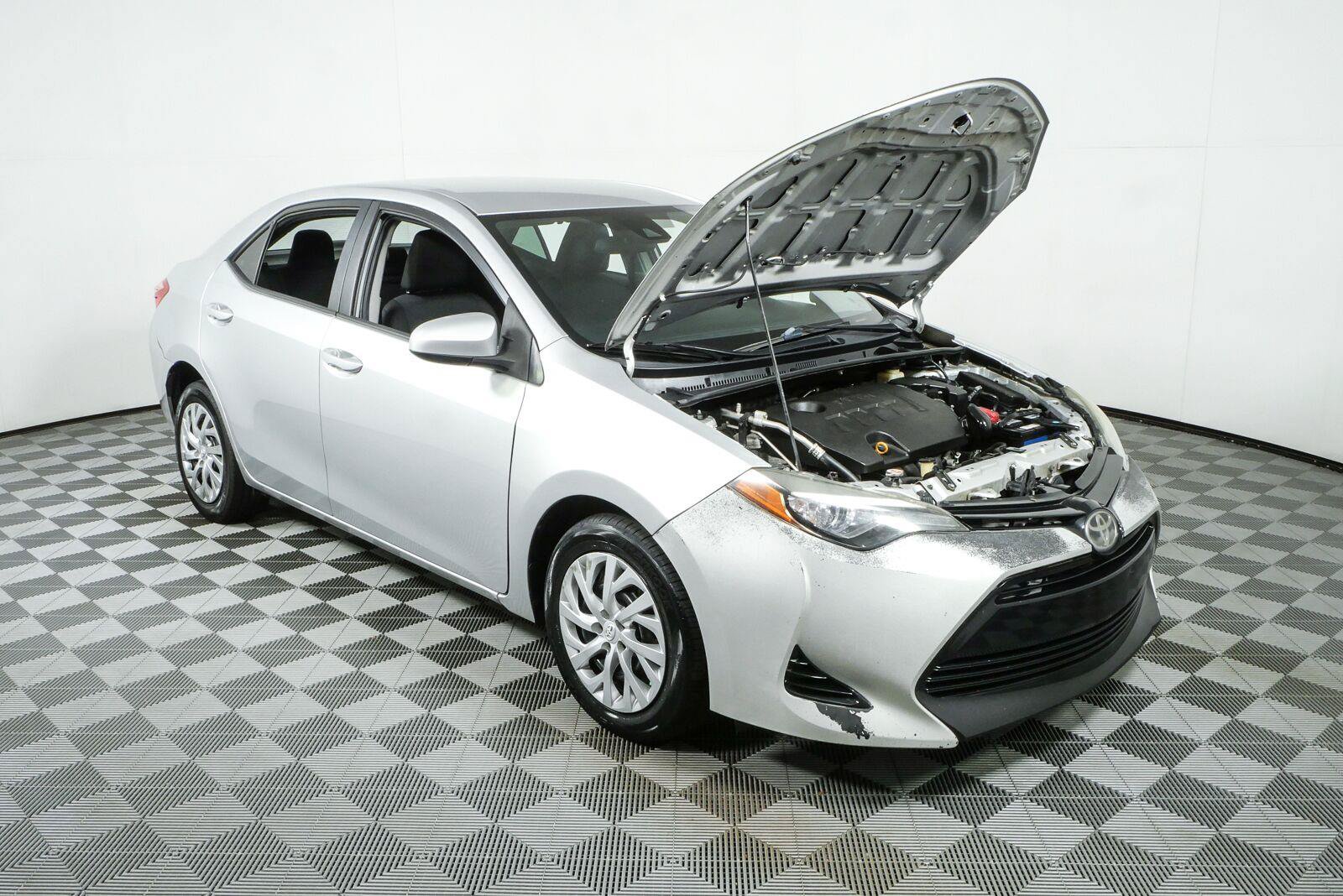 Used 2017 Toyota Corolla LE FWD image 30
