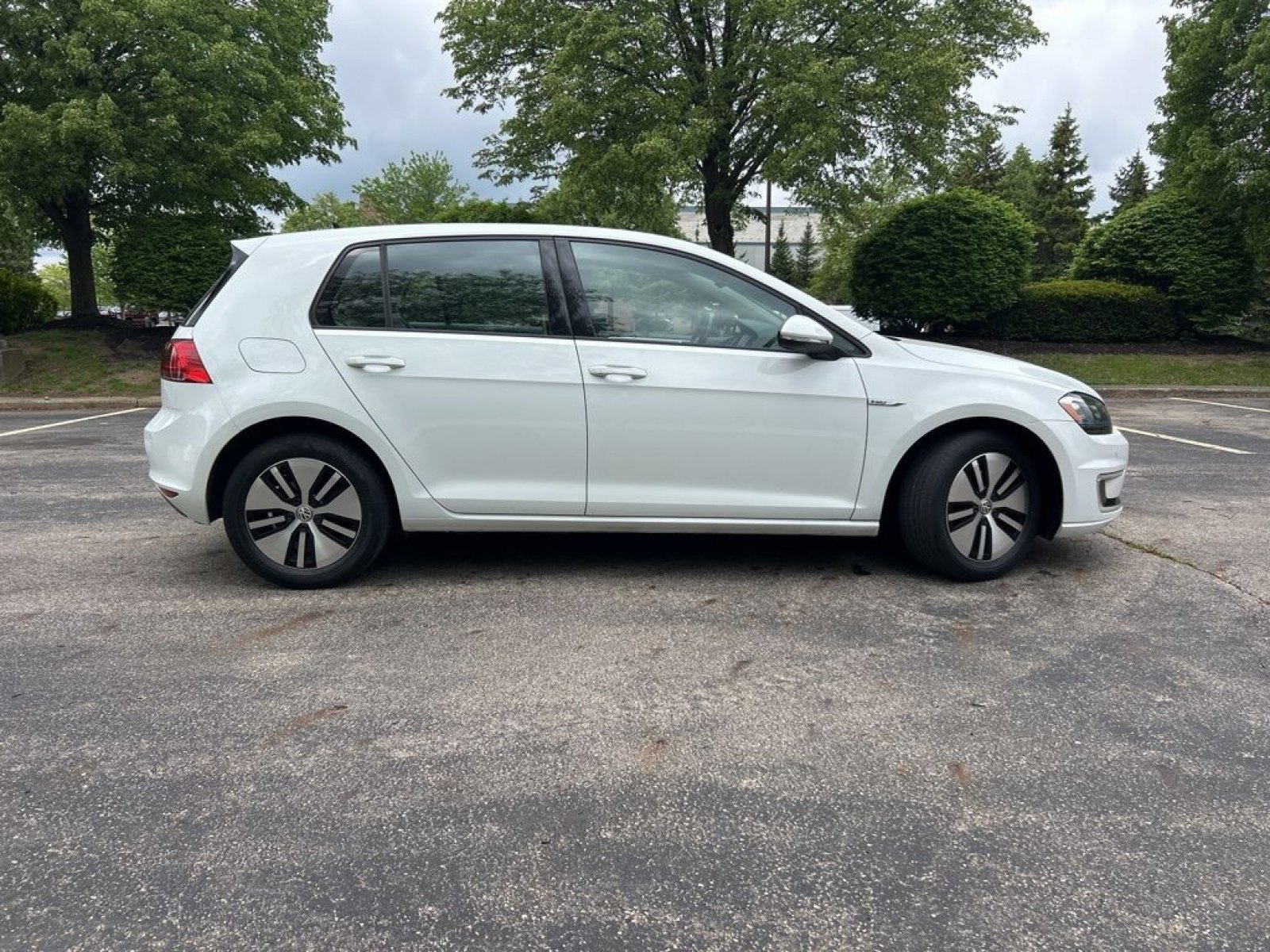 Used 2016 Volkswagen e-Golf SEL Premium FWD image 5