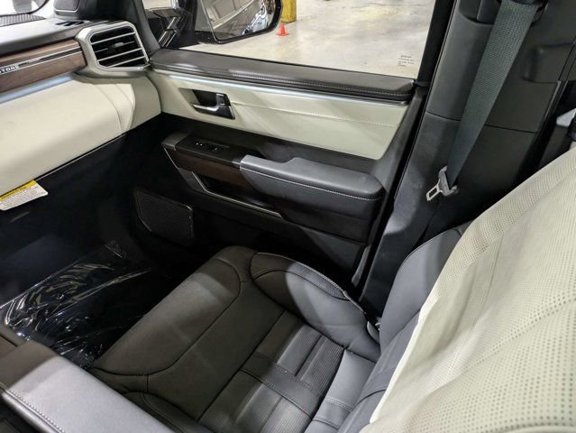 Used 2025 Toyota Sequoia Capstone AWD/4WD image 19