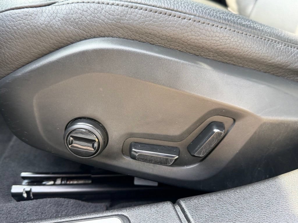 Used 2025 Volvo S60 B5 Plus FWD image 21