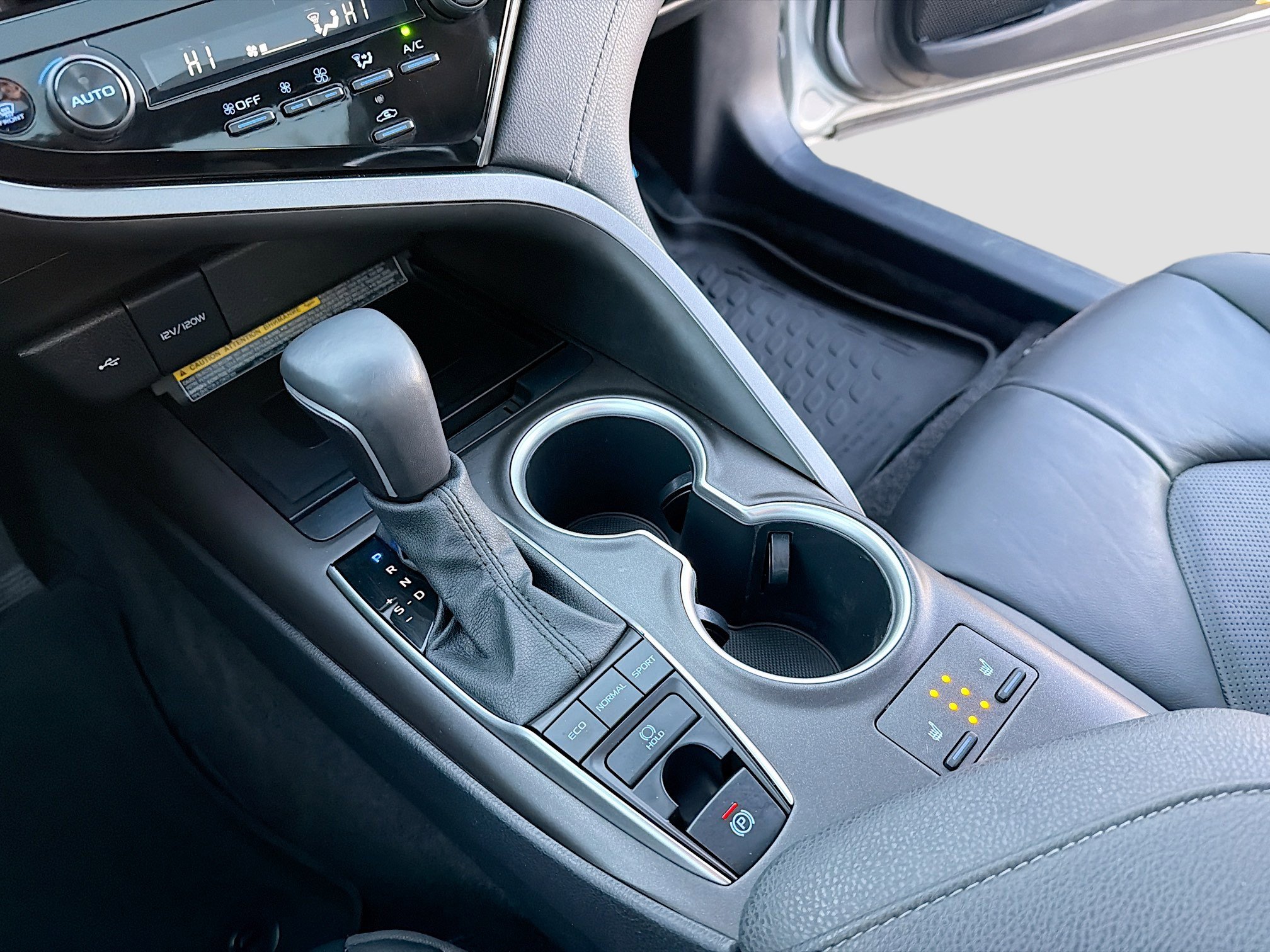 Used 2021 Toyota Camry XLE image 11