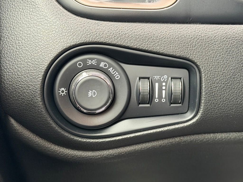 Used 2023 Jeep Renegade Latitude image 21
