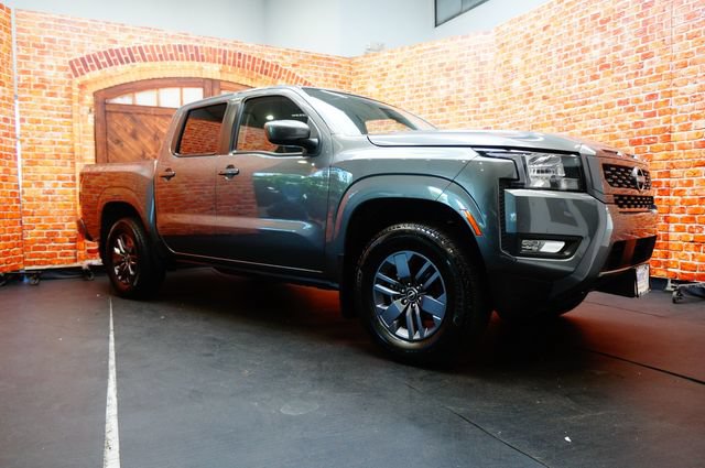 Used 2025 Nissan Frontier SV w/ SV Convenience Package AWD/4WD image 3