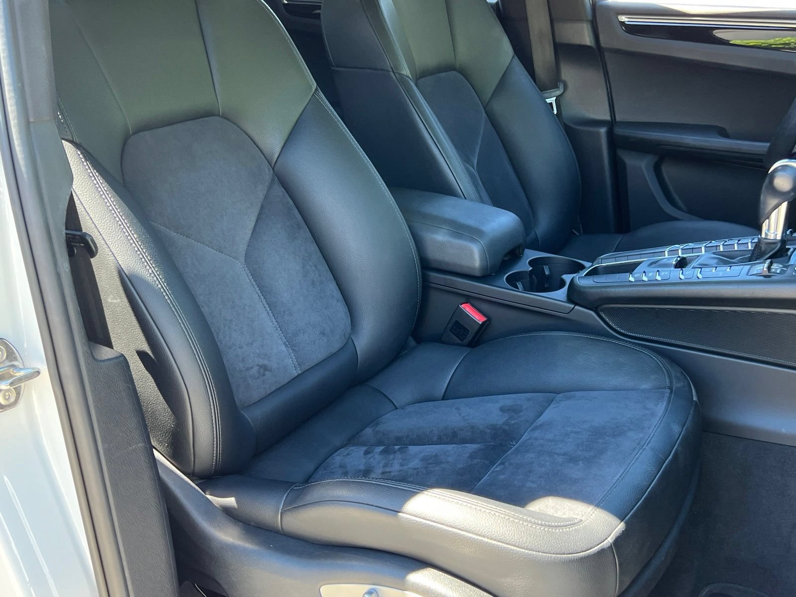 Used 2018 Porsche Macan AWD/4WD image 15