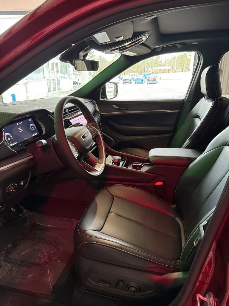 New 2025 Jeep Grand Cherokee Limited image 15