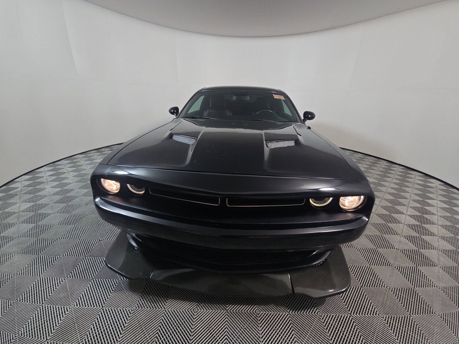 Used 2018 Dodge Challenger R/T w/ Blacktop Package RWD image 2