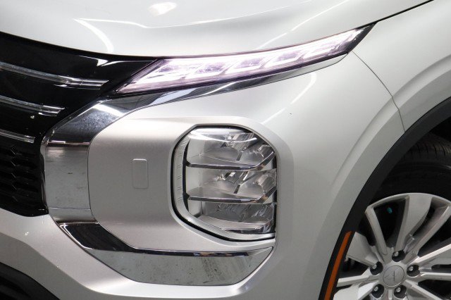 New 2026 Mitsubishi Outlander ES AWD/4WD image 2