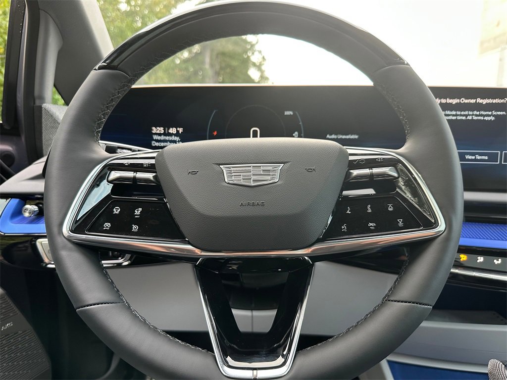 New 2026 Cadillac Optiq Luxury 2 image 24