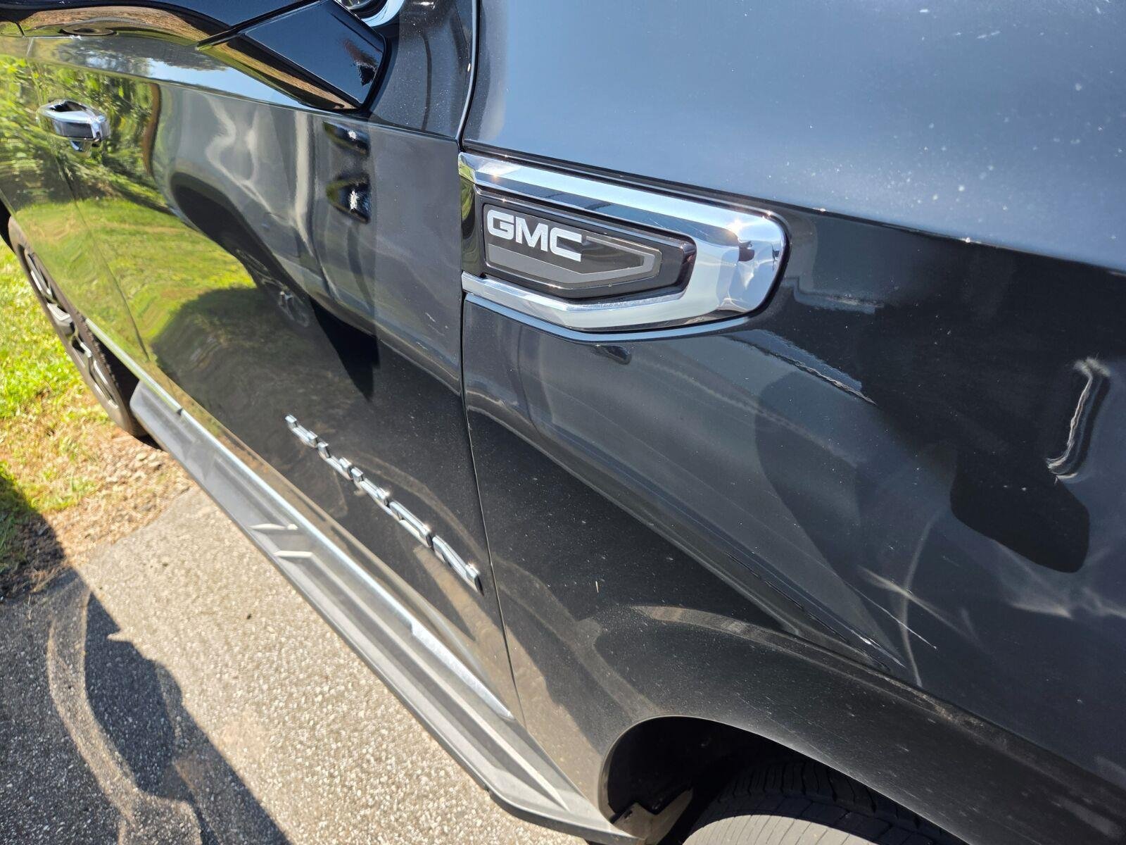 Used 2021 GMC Yukon SLT w/ SLT Premium Package AWD/4WD image 5