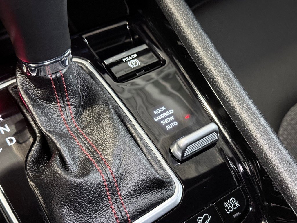 Used 2024 Jeep Compass Trailhawk image 32