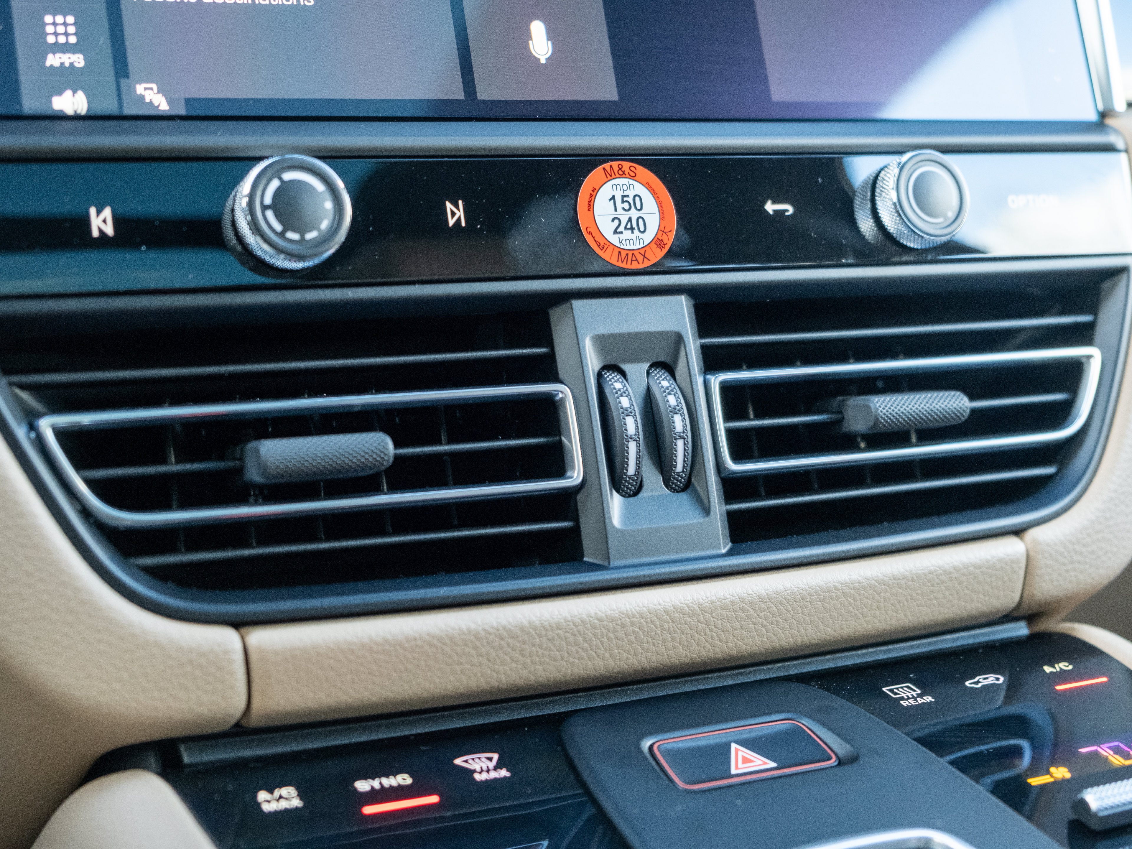 Certified 2026 Porsche Macan AWD/4WD image 31