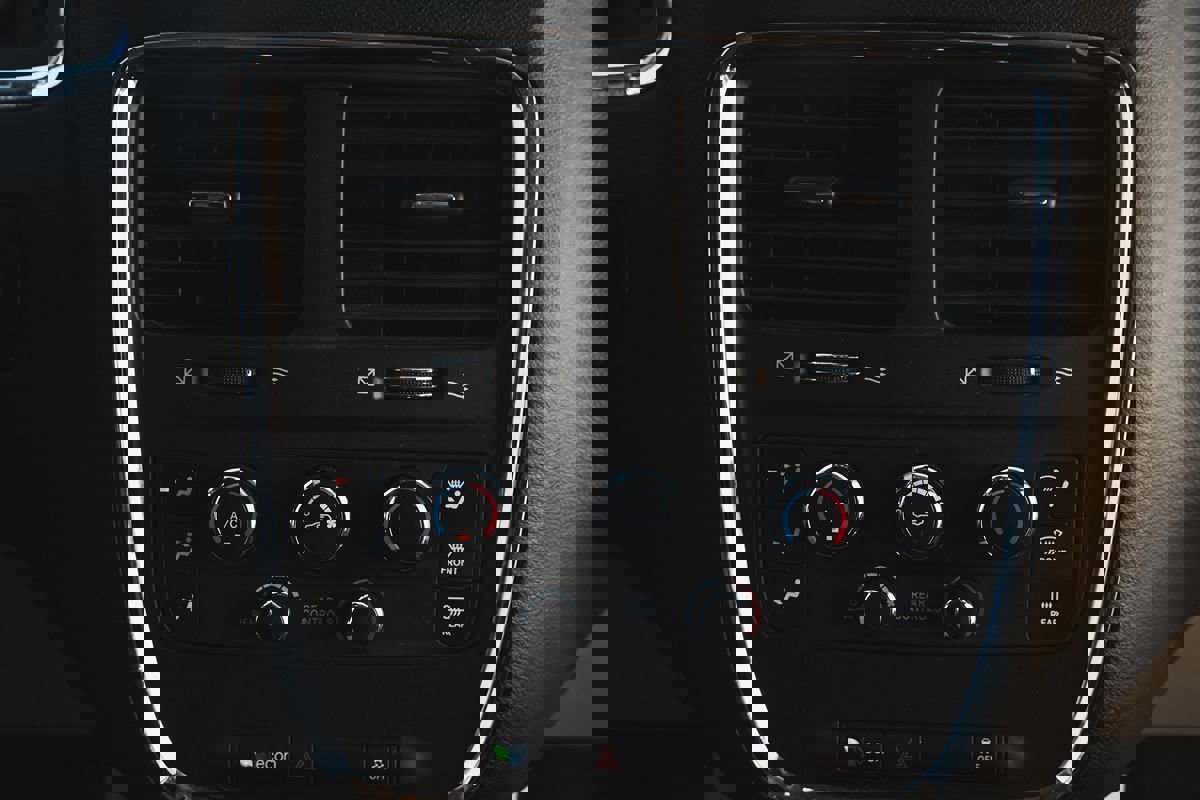 Used 2019 Dodge Grand Caravan SE image 22