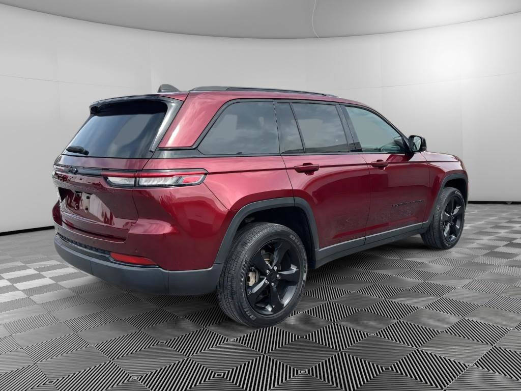 Used 2023 Jeep Grand Cherokee Altitude image 4