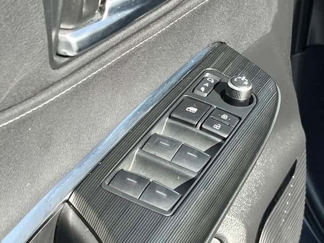 Used 2024 Toyota Venza XLE AWD/4WD image 25