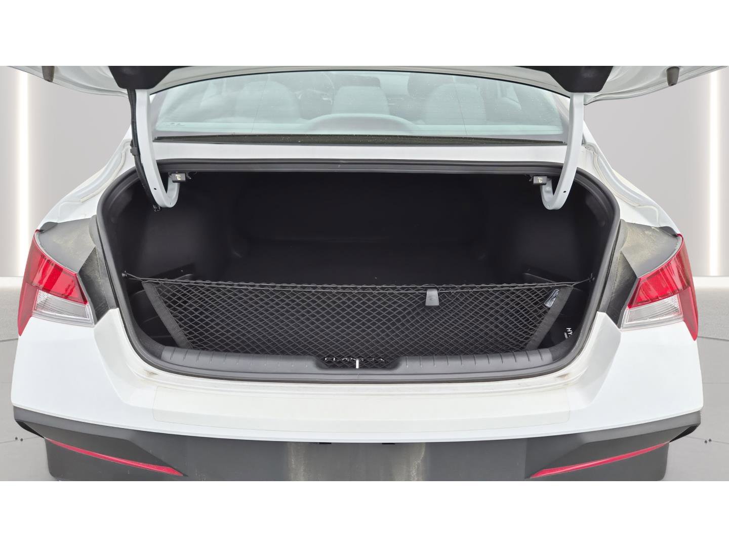 Used 2024 Hyundai Elantra SEL FWD image 9