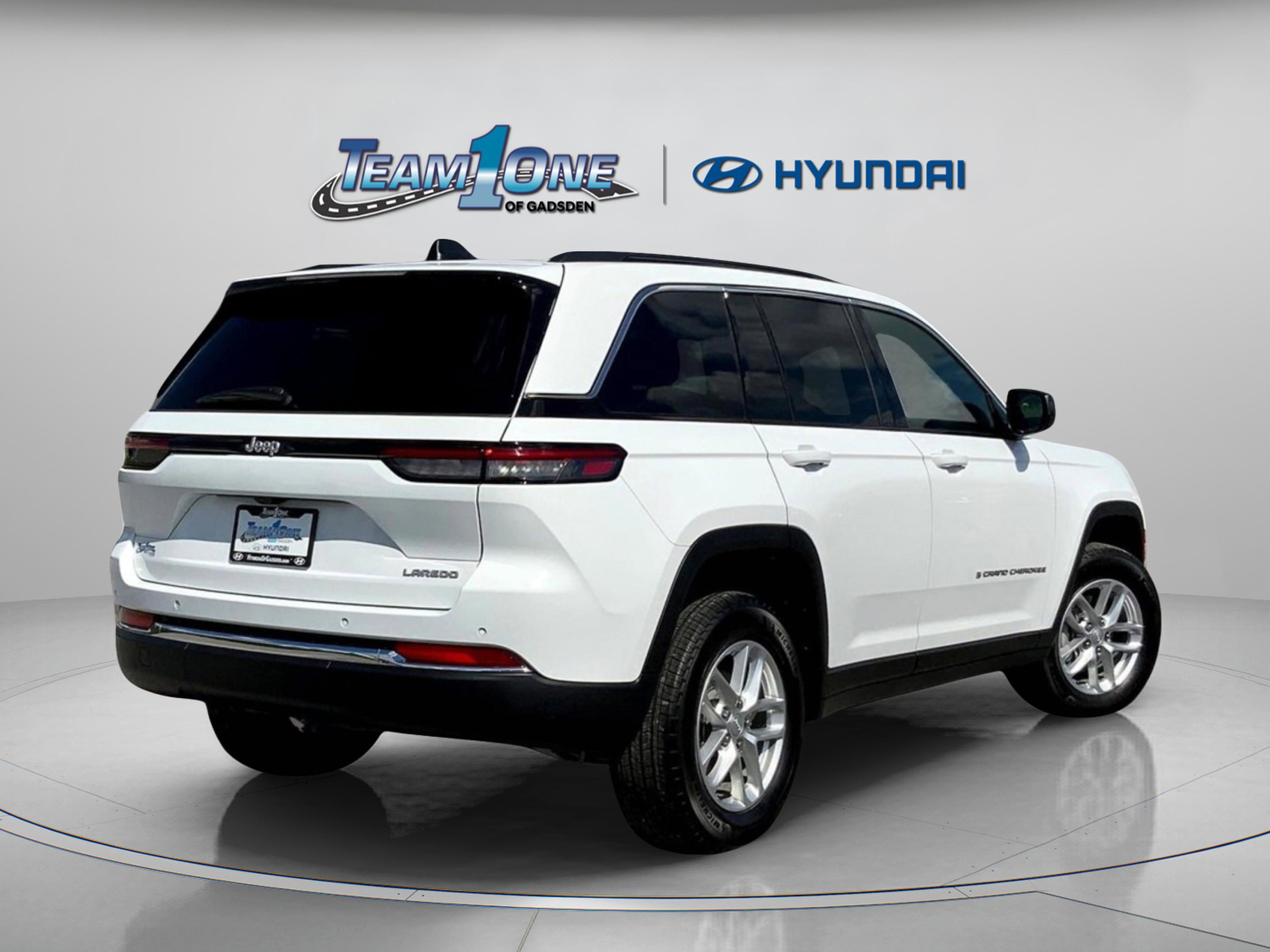 Used 2025 Jeep Grand Cherokee Laredo X image 7