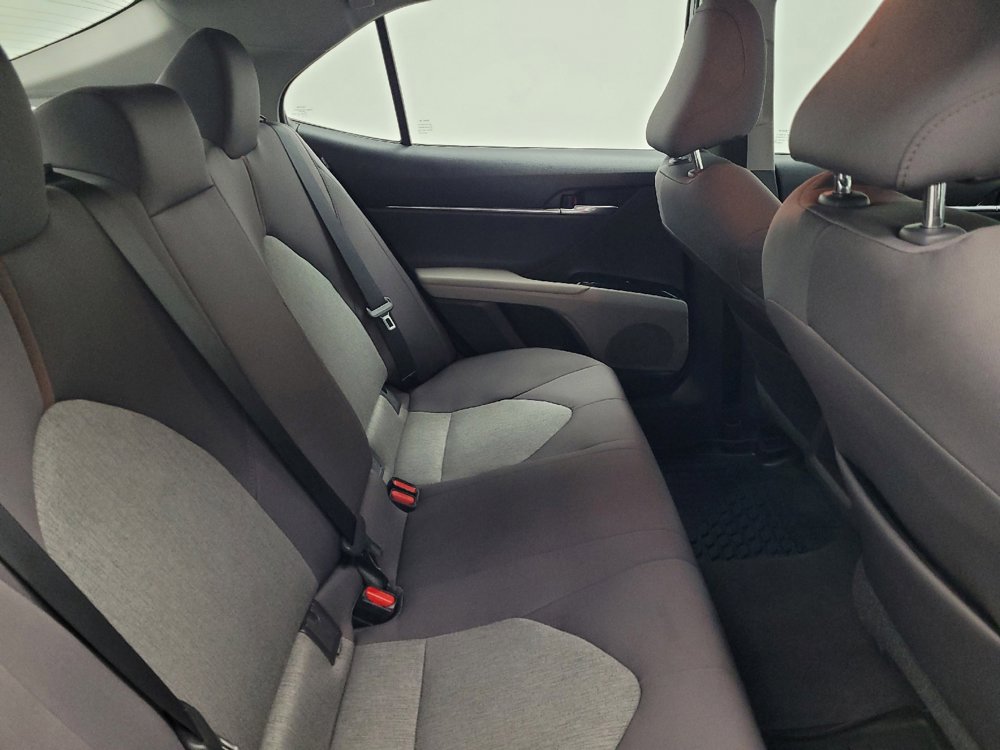 Used 2018 Toyota Camry FWD image 19