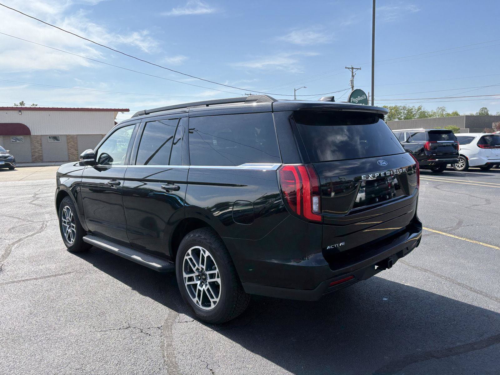 Used 2025 Ford Expedition Active AWD/4WD image 23
