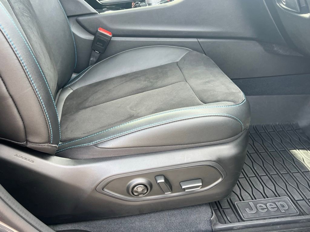 Used 2023 Jeep Grand Cherokee Trailhawk w/ Luxury Tech Group III AWD/4WD image 16