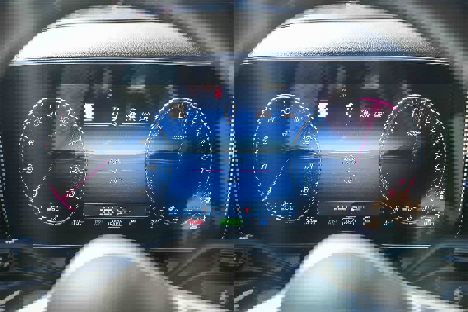 Used 2025 Mercedes-Benz GLC 350e 4MATIC image 15