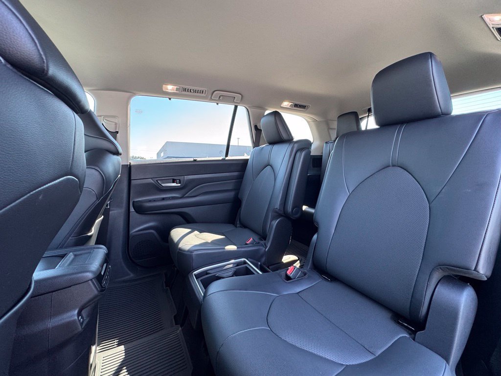 Used 2025 Toyota Grand Highlander FWD image 20