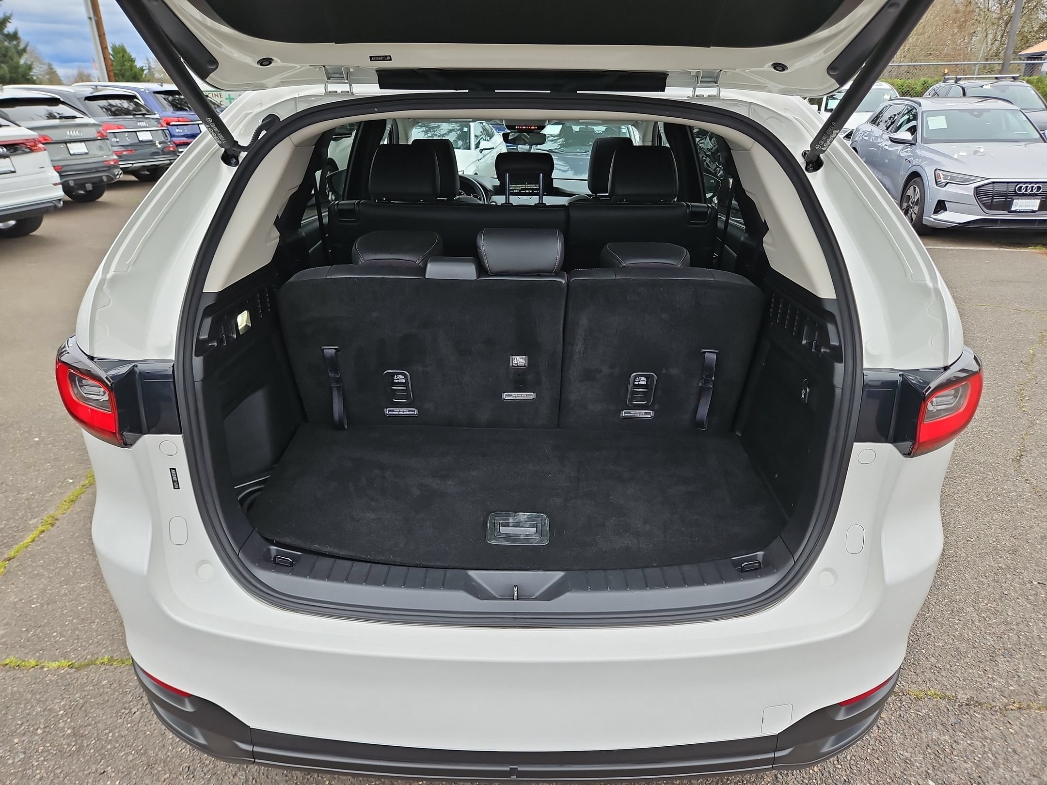 Used 2024 MAZDA CX-90 Plug-In Hybrid w/ Preferred AWD/4WD image 25