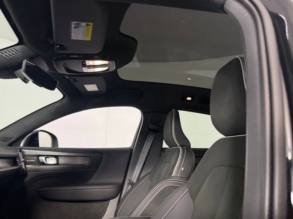Used 2023 Volvo C40 P8 Recharge Ultimate image 22