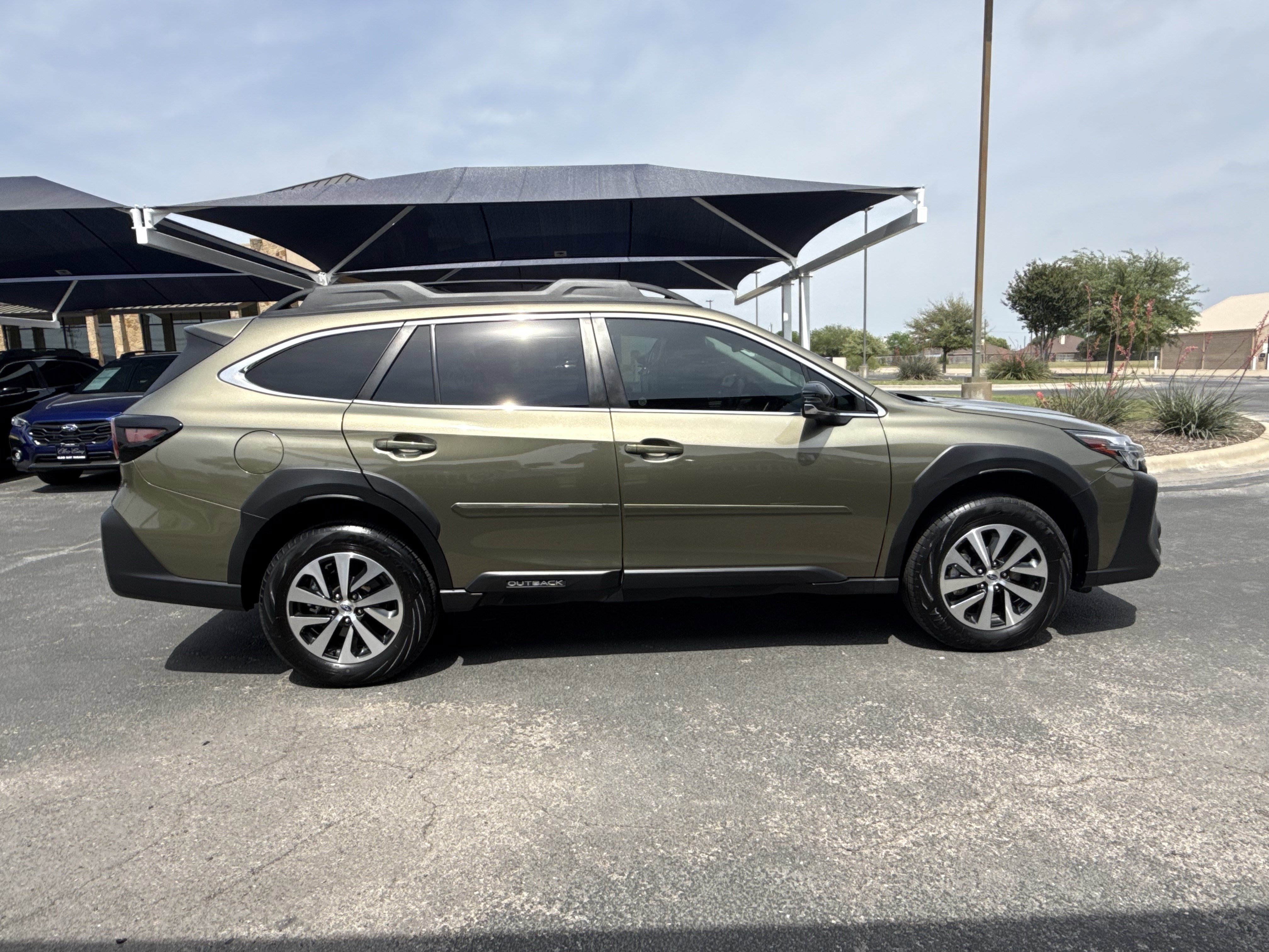 Used 2024 Subaru Outback Premium image 8