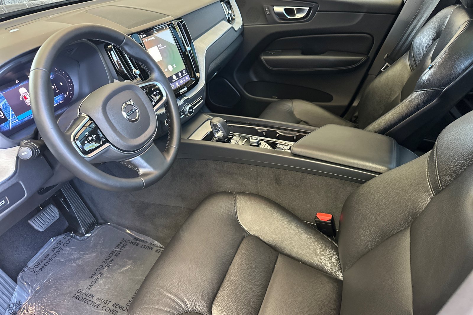 Certified 2025 Volvo XC60 B5 Plus AWD/4WD image 11